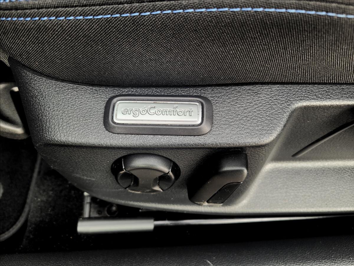 Volkswagen Passat Kombi 1,4 l 160 kw