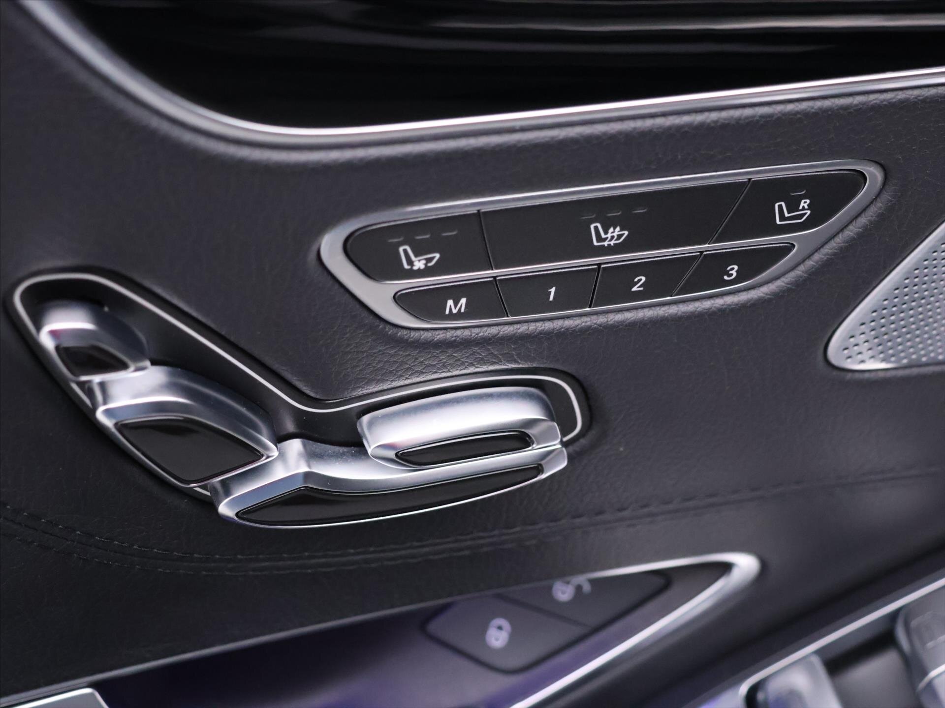 Mercedes-Benz Třídy S Kupé 5,5 l 430 kw