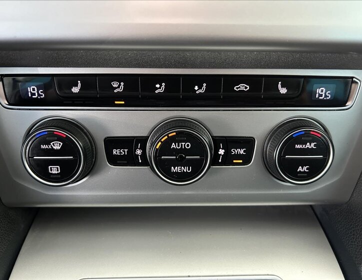 Volkswagen Passat Sedan / Limuzína 1,4 l 110 kw