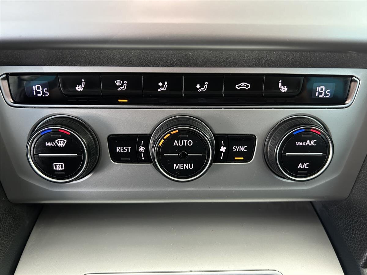 Volkswagen Passat Sedan / Limuzína 1,4 l 110 kw