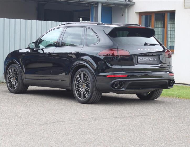 Porsche Cayenne SUV 4,1 l 283 kw