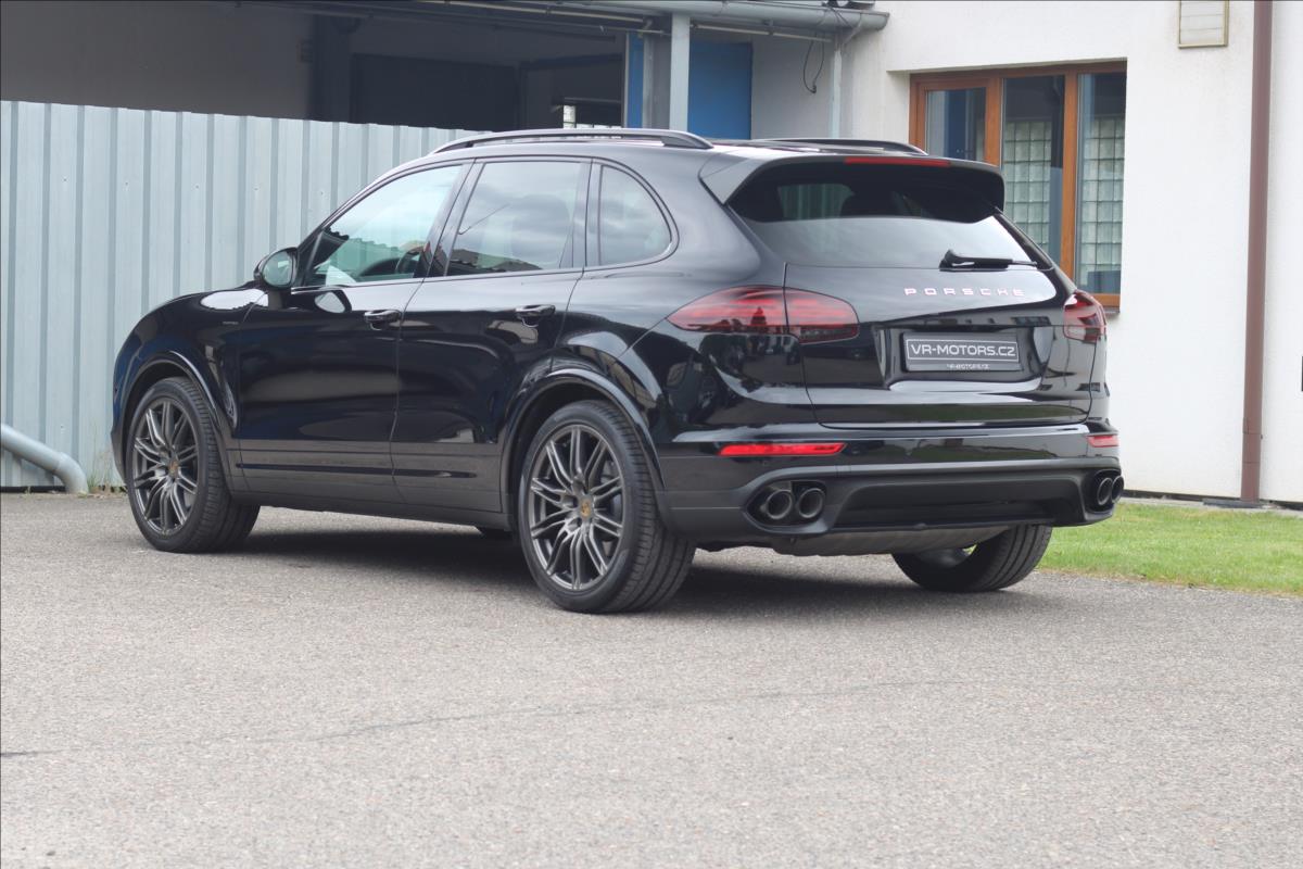 Porsche Cayenne SUV 4,1 l 283 kw