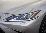 Lexus ES 300h Sedan / Limuzína 2,5 l 160 kw