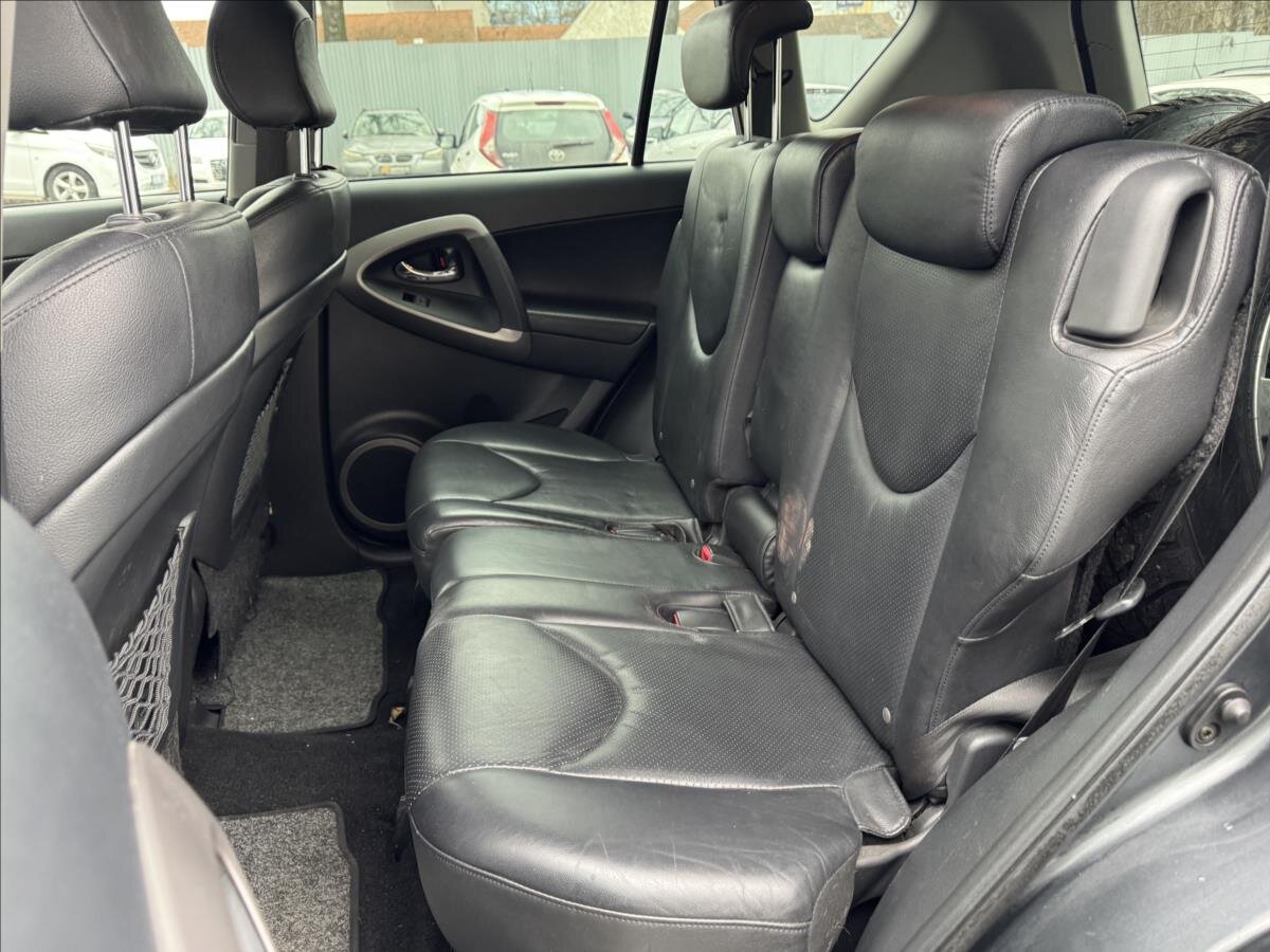 Toyota RAV4 SUV / Terénní 2,2 l 100 kw