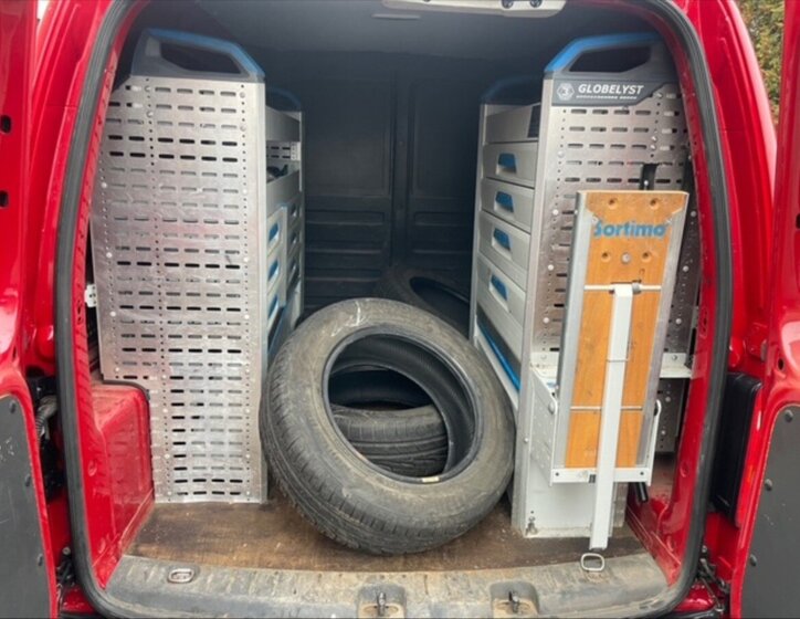 Volkswagen Caddy Skříň 1,6 l 75 kw