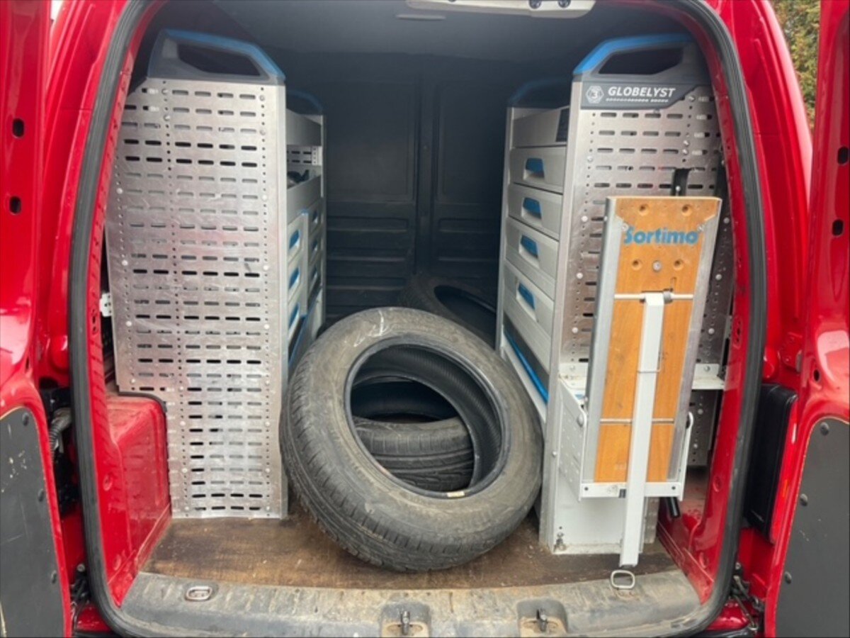 Volkswagen Caddy Skříň 1,6 l 75 kw