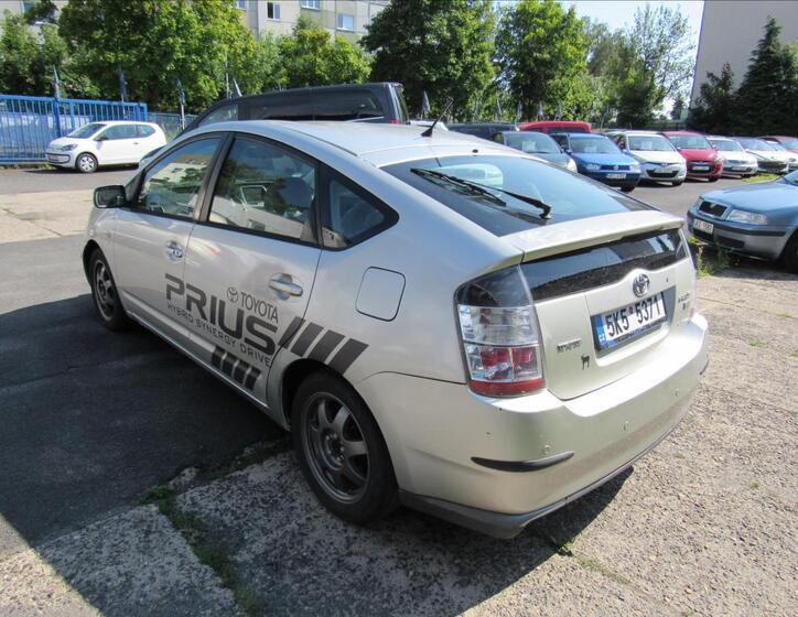 Toyota Prius 4