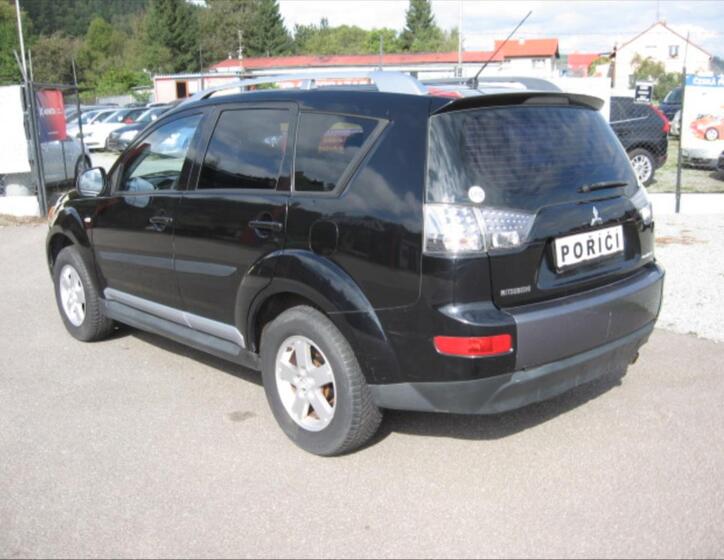 Mitsubishi Outlander 4