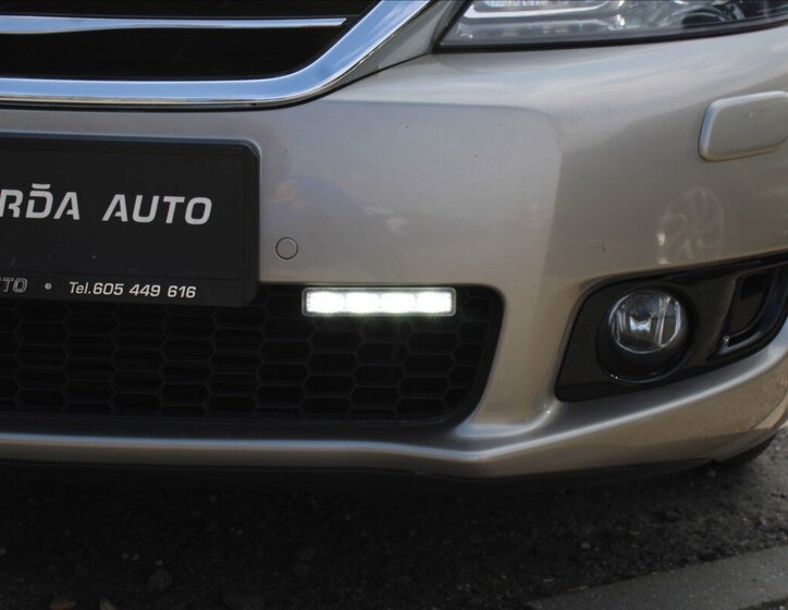 Renault Latitude Sedan / Limuzína 2,0 l 127 kw