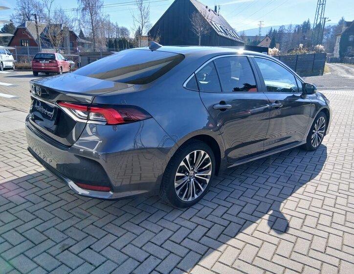 Toyota Corolla Sedan 1,5 l 92 kw