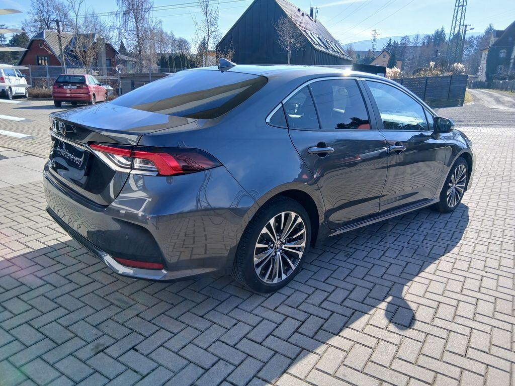 Toyota Corolla Sedan 1,5 l 92 kw