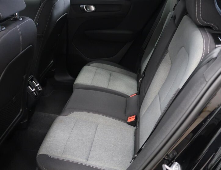 Volvo XC40 Kombi 2,0 l 145 kw