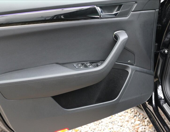 Škoda Superb Sedan / Limuzína 2,0 l 140 kw