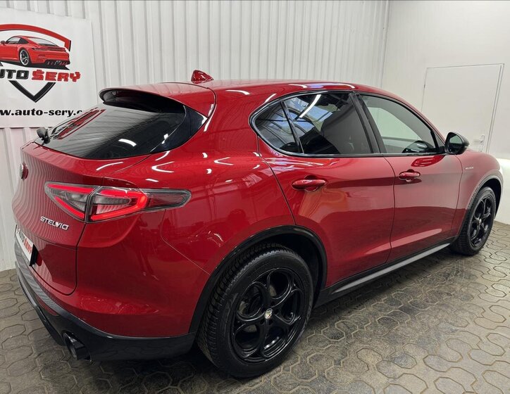 Alfa Romeo Stelvio SUV / Terénní 2,1 l 154 kw
