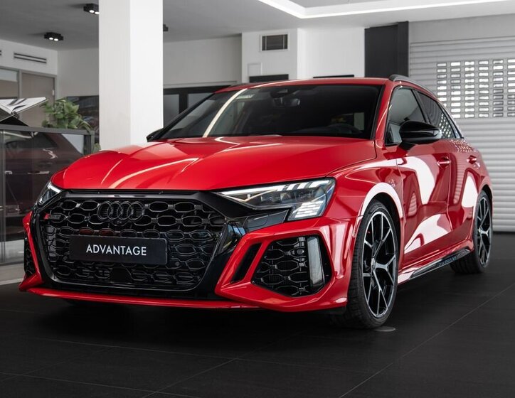 Audi RS3 Hatchback 2,5 l 294 kw