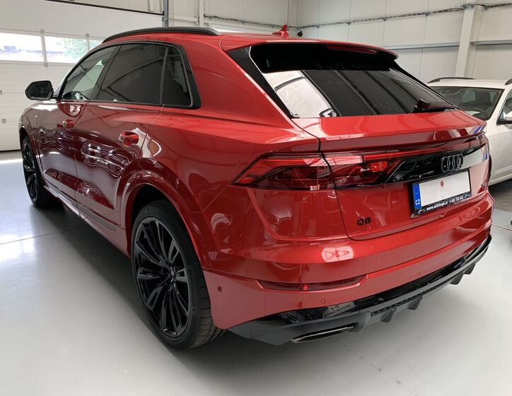 Audi Q8 4