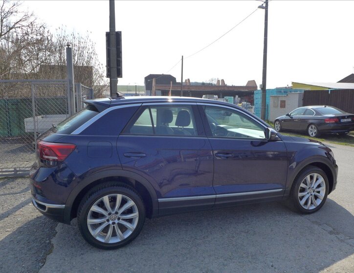 Volkswagen T-Roc SUV / Terénní 2,0 l 110 kw
