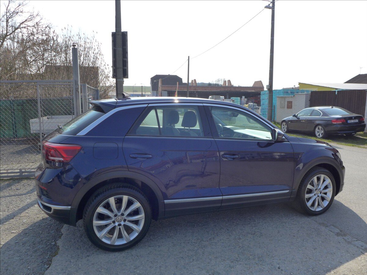 Volkswagen T-Roc SUV / Terénní 2,0 l 110 kw