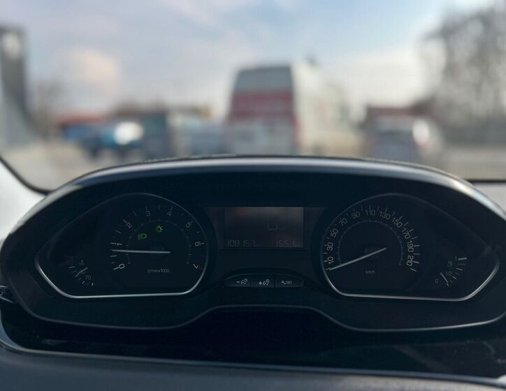 Peugeot 208 Hatchback 1,2 l 61 kw