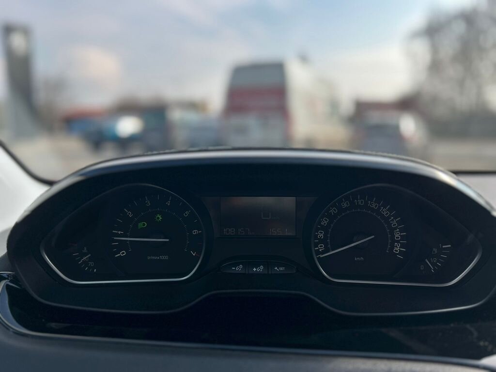 Peugeot 208 Hatchback 1,2 l 61 kw