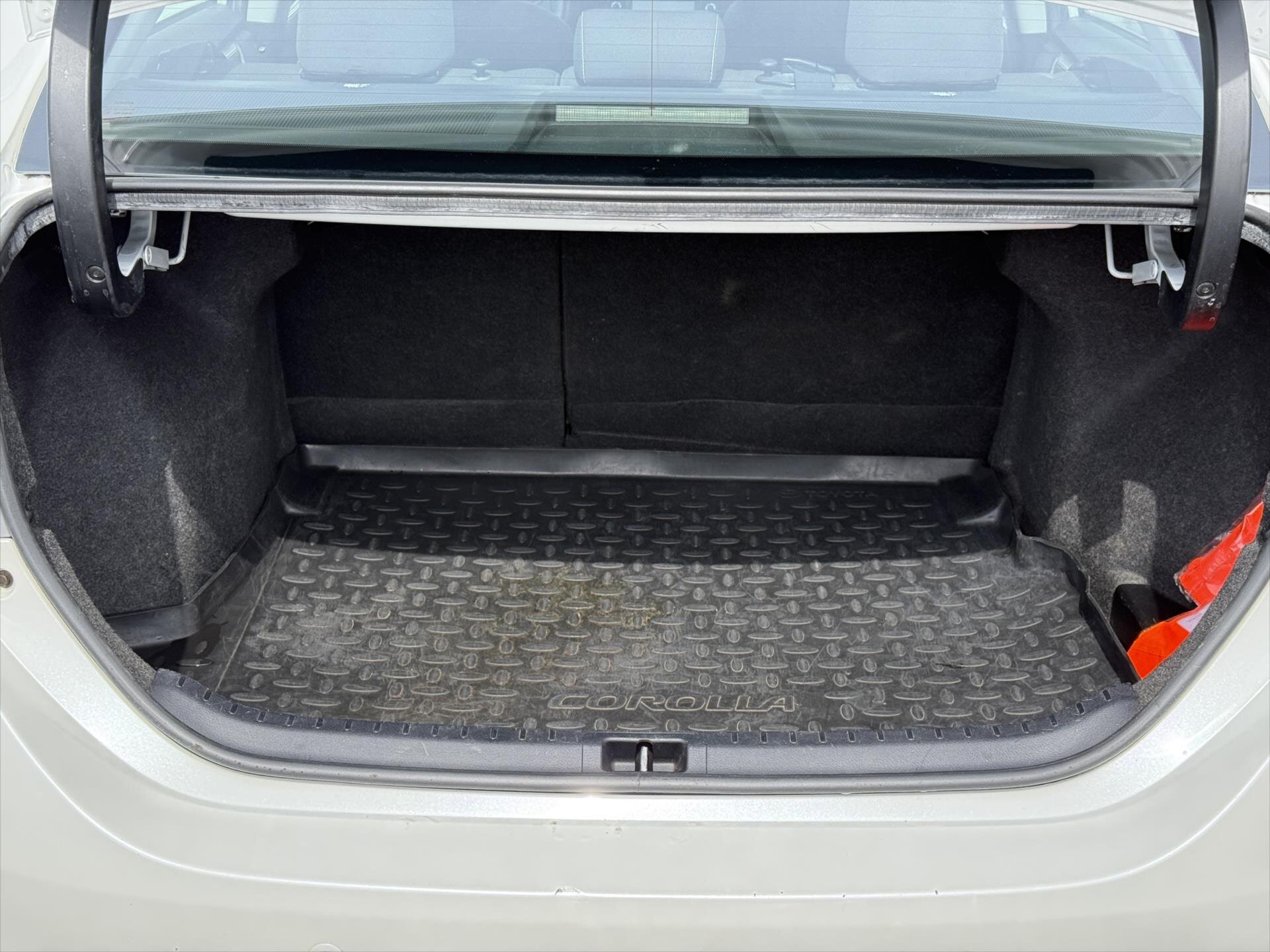 Toyota Corolla Sedan / Limuzína 1,6 l 97 kw