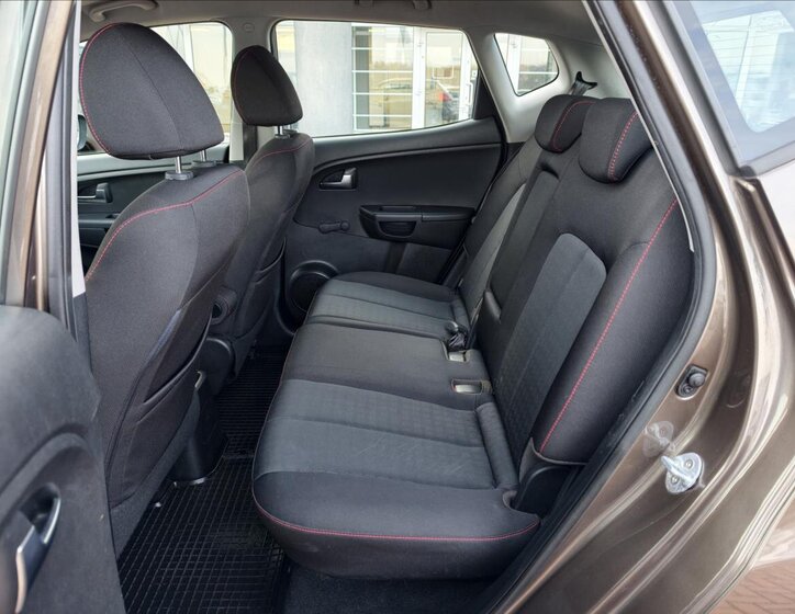 KIA Venga Hatchback 1,4 l 66 kw