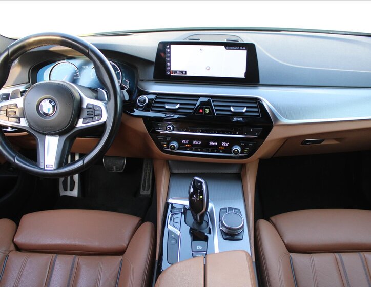 BMW Řada 5 Kombi 3,0 l 195 kw