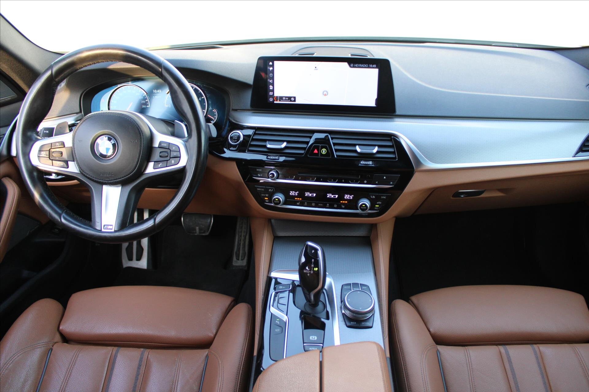 BMW Řada 5 Kombi 3,0 l 195 kw