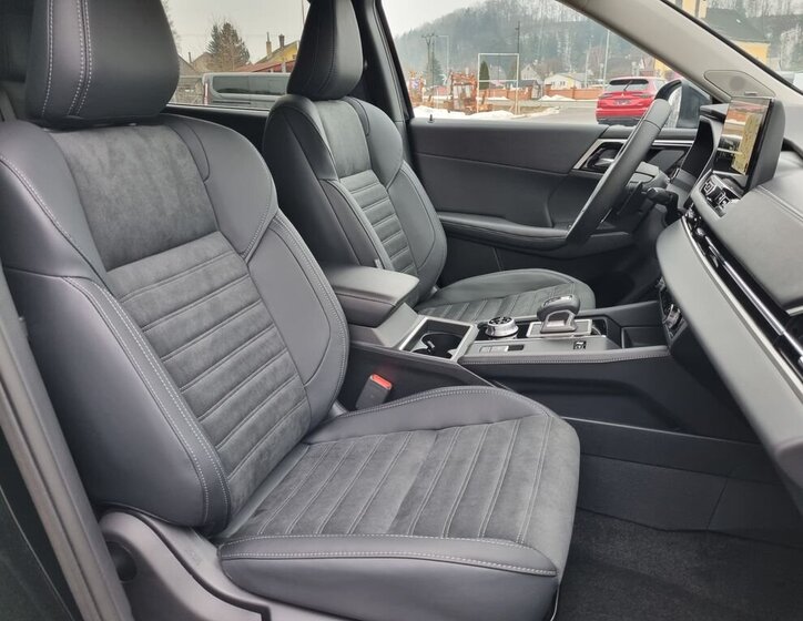 Mitsubishi Outlander SUV 2,4 l 225 kw