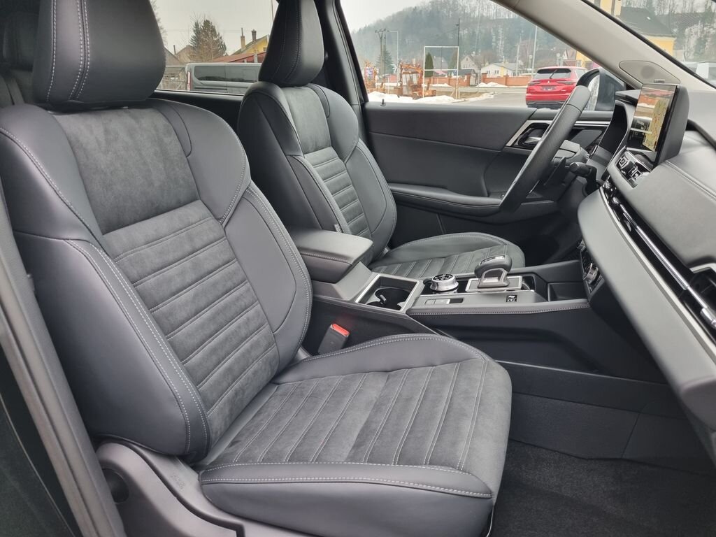 Mitsubishi Outlander SUV 2,4 l 225 kw