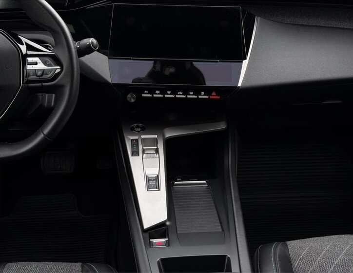 Peugeot 408 Liftback 1,2 l 96 kw