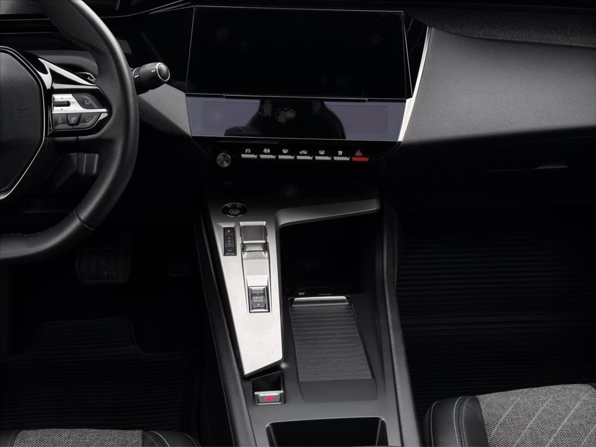 Peugeot 408 Liftback 1,2 l 96 kw