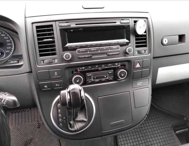 Volkswagen Multivan 14