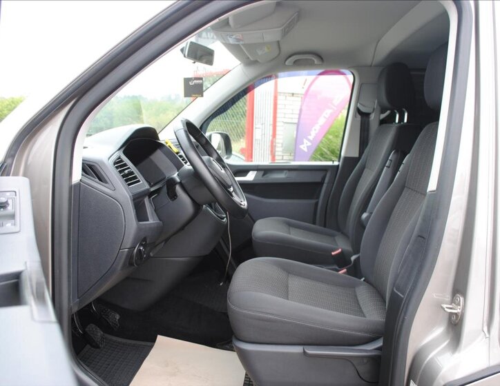 Volkswagen Caravelle 9