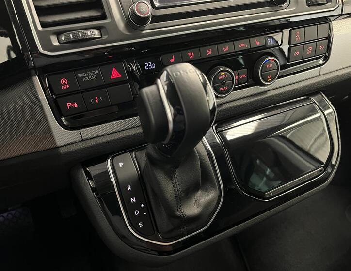 Volkswagen Multivan 13