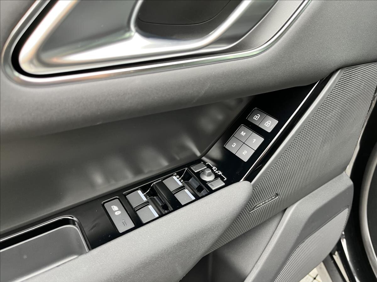 Land Rover Range Rover Velar SUV / Terénní 2,0 l 150 kw