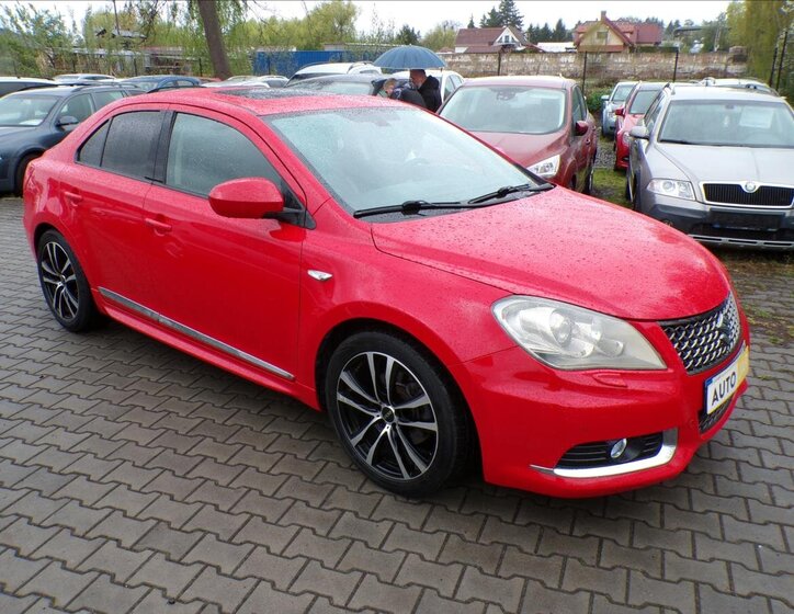 Suzuki Kizashi Sedan / Limuzína 2,4 l 131 kw