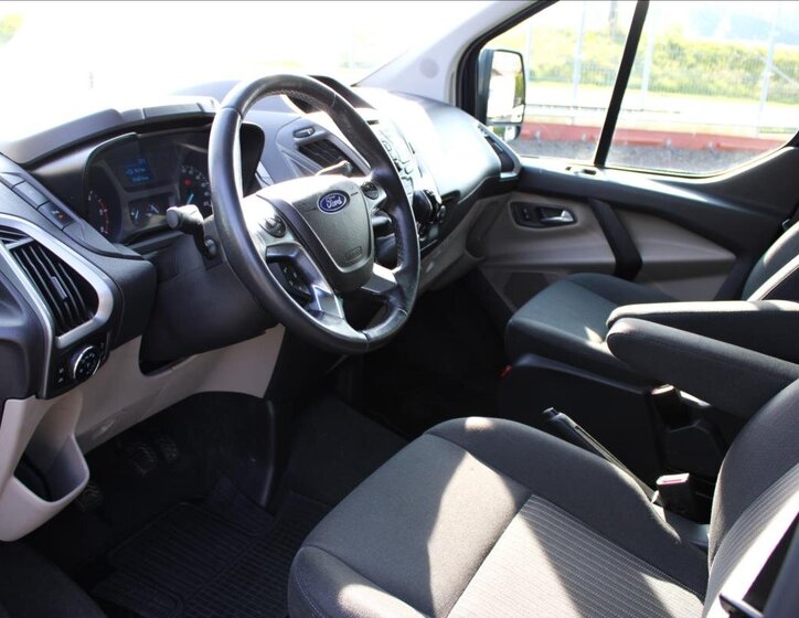 Ford Tourneo Custom 10