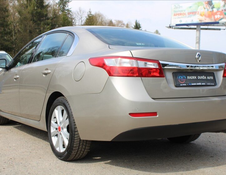 Renault Latitude Sedan / Limuzína 2,0 l 127 kw