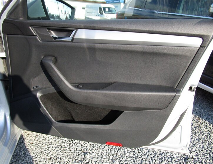 Škoda Superb Sedan / Limuzína 2,0 l 110 kw