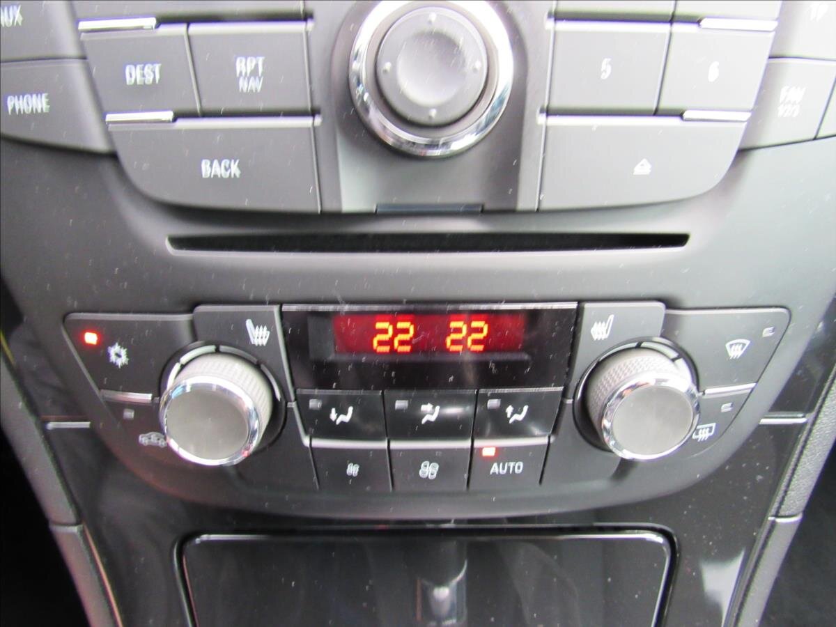 Opel Insignia Sedan / Limuzína 2,0 l 118 kw