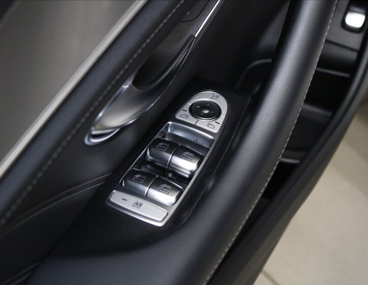 Mercedes-Benz Třídy E 24