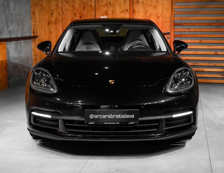 Porsche Panamera 6