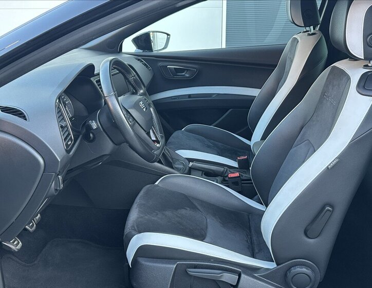 Seat Leon Hatchback 2,0 l 213 kw