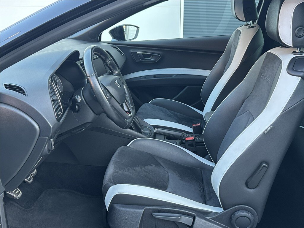 Seat Leon Hatchback 2,0 l 213 kw