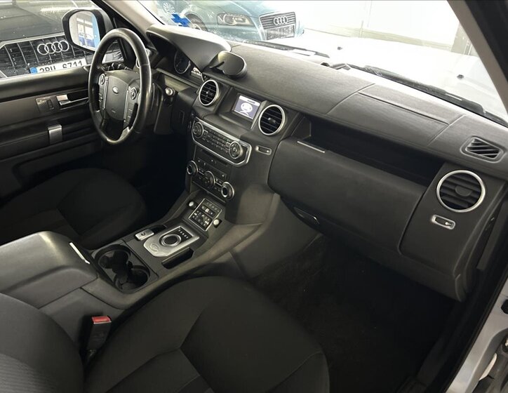 Land Rover Discovery 10