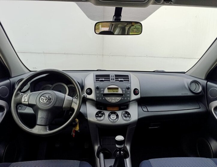 Toyota RAV4 SUV / Terénní 2,2 l 100 kw