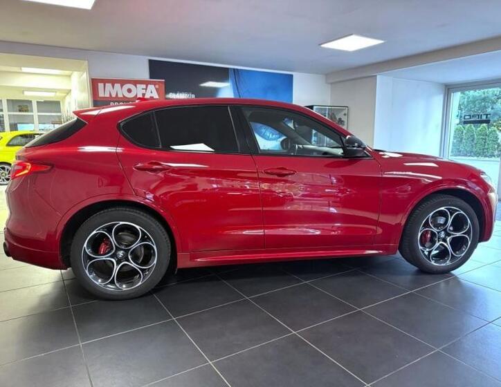 Alfa Romeo Stelvio 4