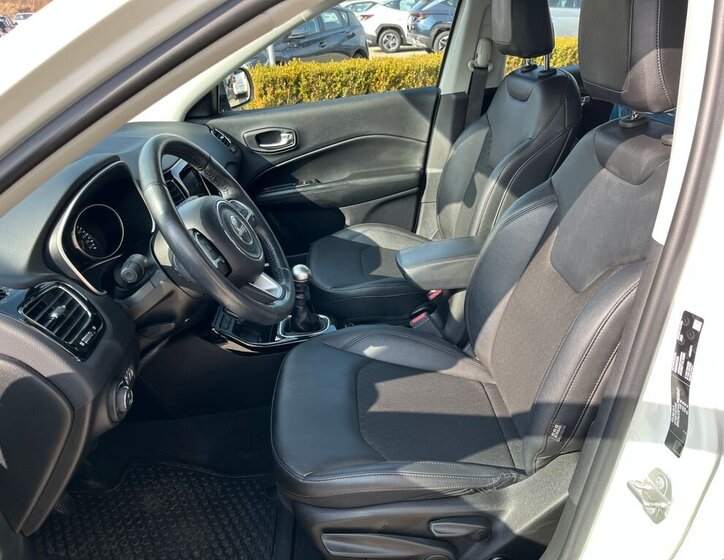 Jeep Compass SUV / Terénní 1,3 l 96 kw