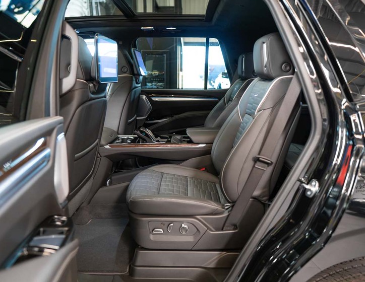 Cadillac Escalade 40